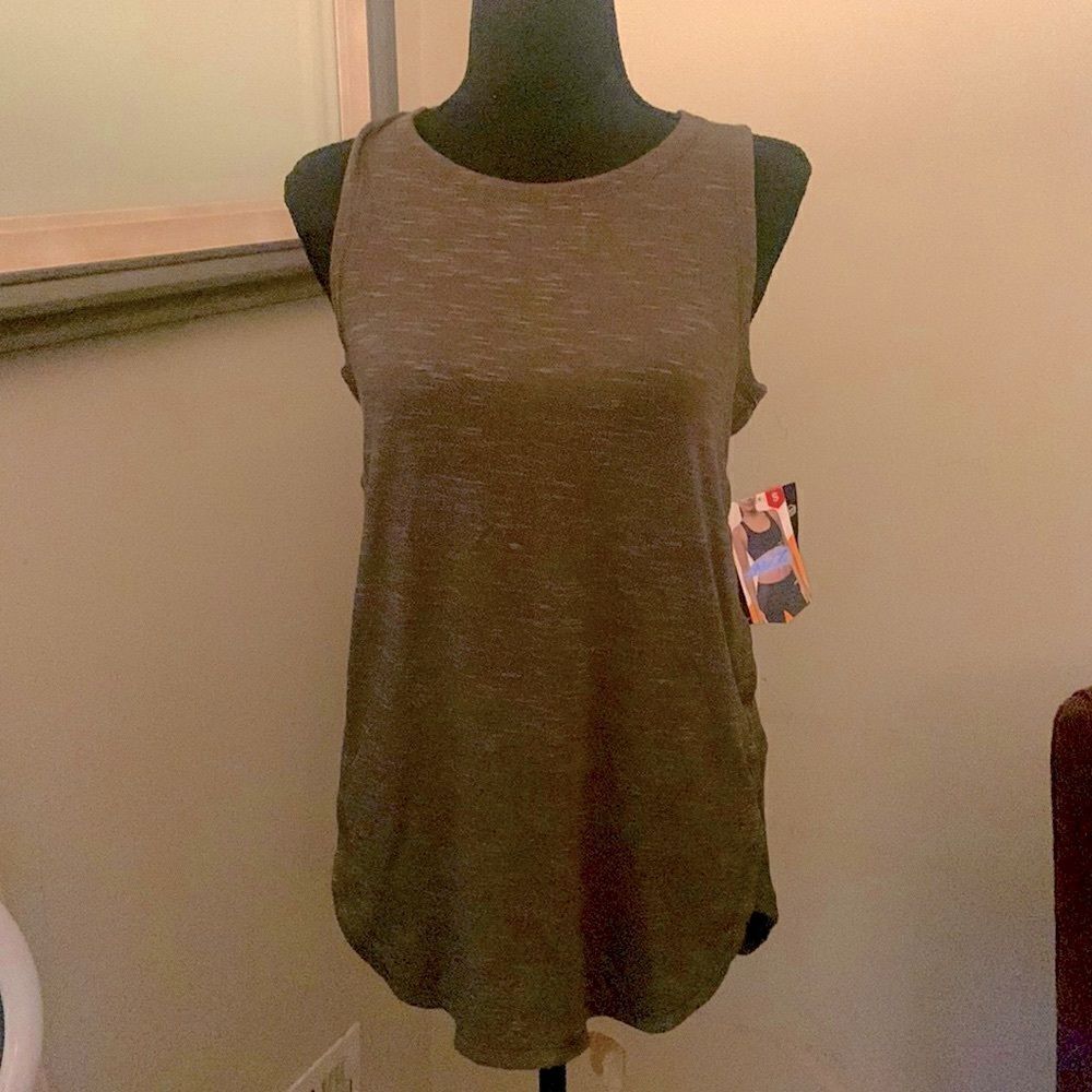 NWT Avia athleisure active wear tank size S 💚